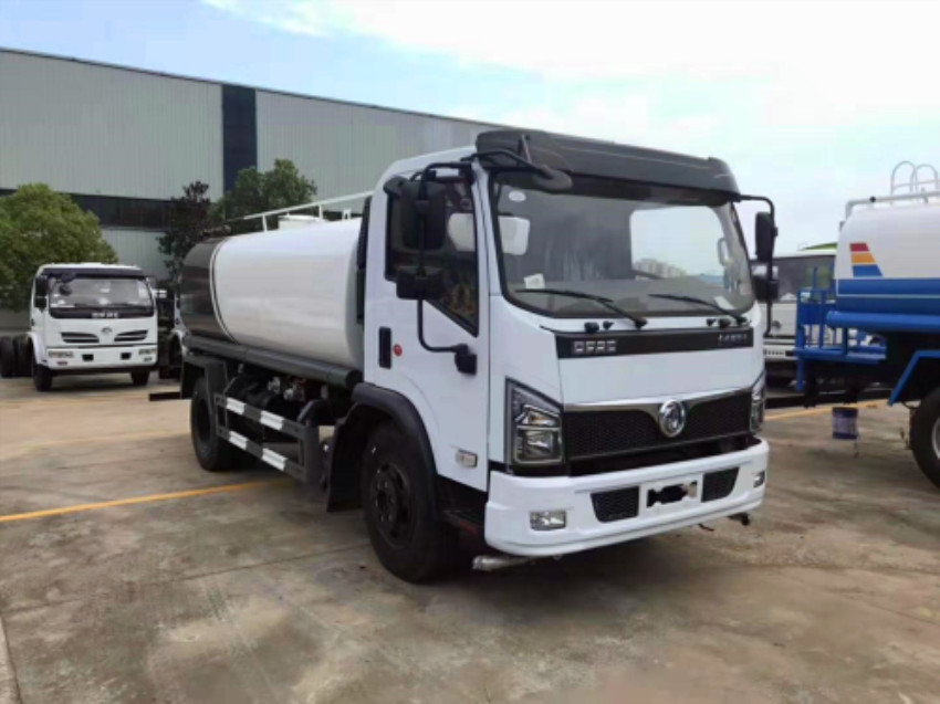 東風(fēng)多利卡8噸灑水車(chē)-8方灑水車(chē)價(jià)格報(bào)價(jià)-湖北程力 東風(fēng)多利卡8噸灑水車(chē)-8方灑水車(chē)價(jià)格報(bào)價(jià)-湖北程力