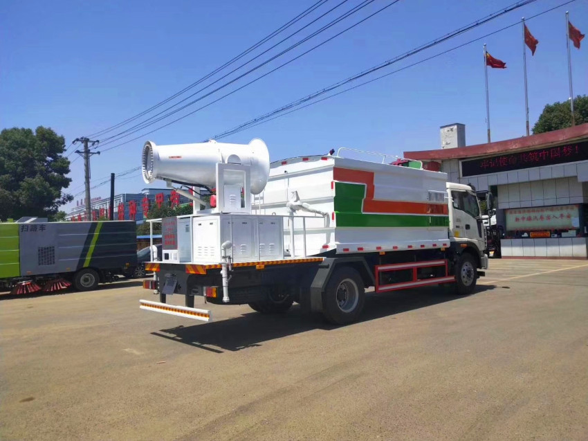 噴霧灑水車(chē)除濕降塵,城市里的降塵神器 噴霧灑水車(chē)除濕降塵,城市里的降塵神器