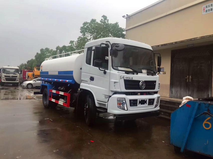 ����(y��ng)�|�L(f��ng)������12����ˮ܇-�����I�r����٬F(xi��n)܇���ۃr��(y��u)��