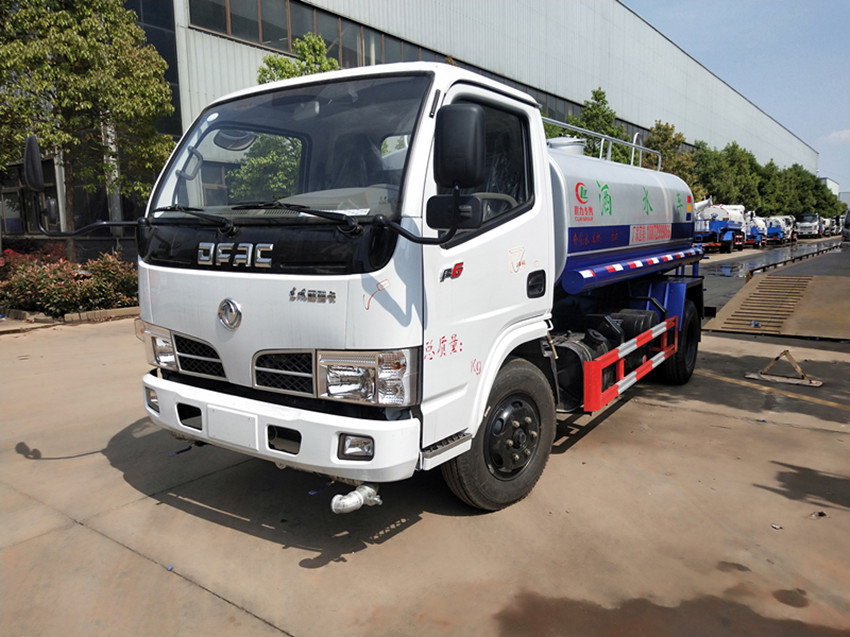 路面清洗多功能5噸綠化霧炮灑水車多少錢-程力集團 路面清洗多功能5噸綠化霧炮灑水車多少錢-程力集團