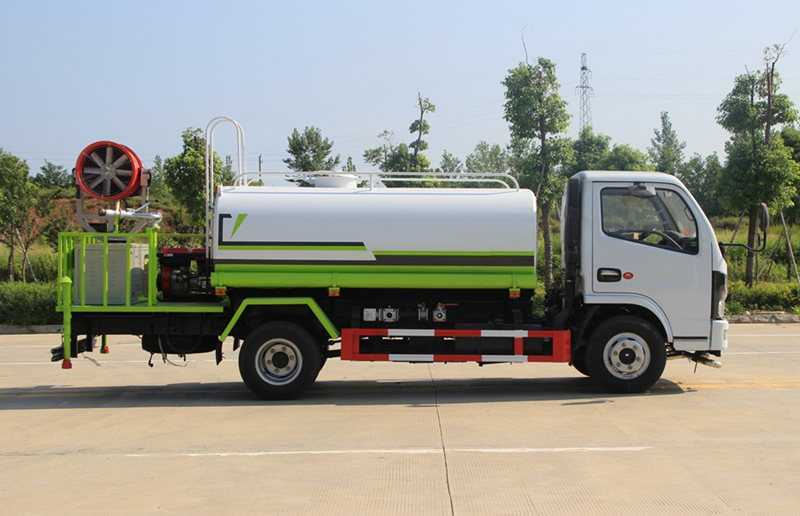 �|�L(f��ng)С������5����ˮ܇�����ױP���ã�  ���Ö|�L(f��ng)D6ϵ���¿��{��ң�3308mm�S�࣬���d����ȫ��115�R�����Ͱl(f��)�әC(j��)�򳯲�130�R�����Ͱl(f��)�әC(j��)���f��P5�n׃���䣬3.5T���7.00R16䓽z̥��ABS����(bi��o)��늄Ӵ����п��i���b��耳ס����g��܇�����Ԅ����i������x��˲�r�ͺģ��Ƽ���ʮ�㣬�{�˸����m��GB7258��Ҏ(gu��)��  �|�L(f��ng)С������������ˮ܇��  ����4mm��(y��u)�|(zh��)̼䓰壬�ރ�(n��i)�����p���˸��壬���Þ�ˮ܇����ˮ�ã��܌��F(xi��n)���M(j��n)�ó����ܣ������bǰ�_���󞢡���(c��)������ˮ܇ƽ�_����ˮ���ڣ����{(di��o)��(ji��)ֱ�������ꡢС�ꡢëë�ꡢ�F��Ч���������ɸ���ˮ�ܣ�����������ȼ������ӿڡ���ˮ܇��ֱ����7�ף���ˮ���ȴ���20�ף���̴���28�ס���ˮ܇�ɼ��bǰ�_�󞢚���y�{��ҿ��ơ��ɼ��b�F�ڙC(j��)�M�l(f��)늙C(j��)�M���F���m�b�á�