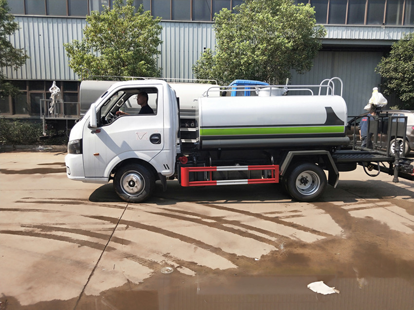 小型灑水車 小型灑水車