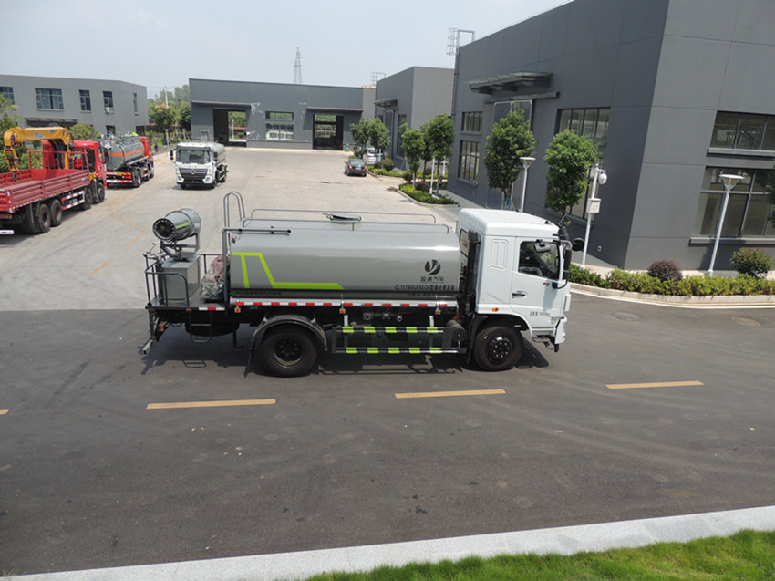 12方灑水車 12方灑水車