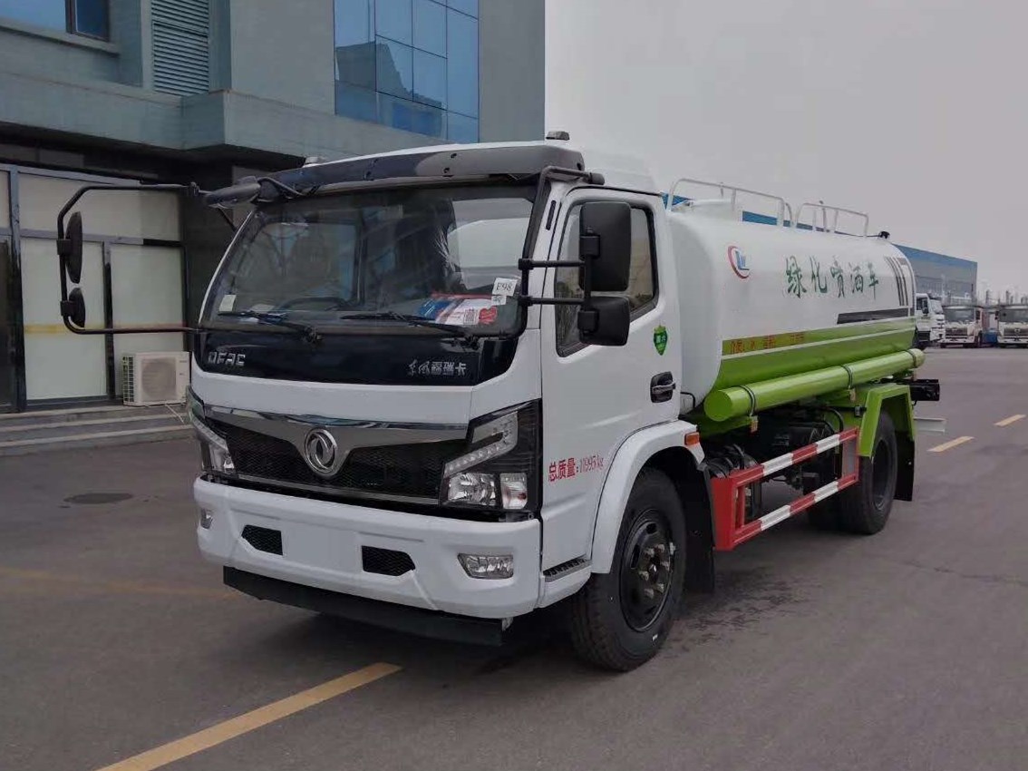 東風大多利卡8噸灑水車
